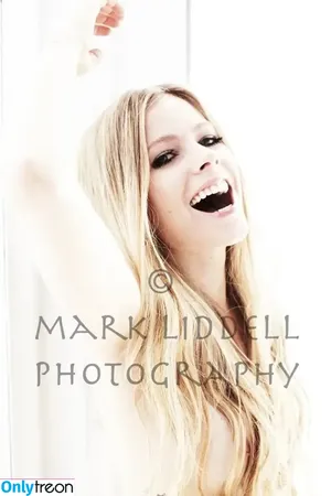 Avril Lavigne / AvrilLavigne nude photo #0073
