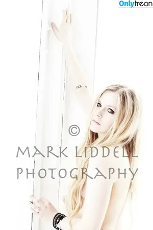 Avril Lavigne / AvrilLavigne nude photo #0074