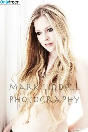 Avril Lavigne / AvrilLavigne nude photo #0075