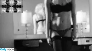 Avril Lavigne / AvrilLavigne nude photo #0076