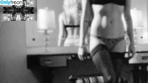 Avril Lavigne / AvrilLavigne nude photo #0078