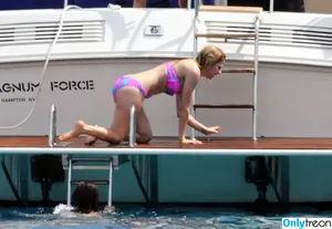 Avril Lavigne / AvrilLavigne nude photo #0096