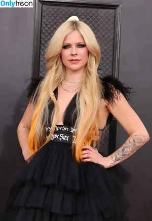 Avril Lavigne / AvrilLavigne nude photo #0106