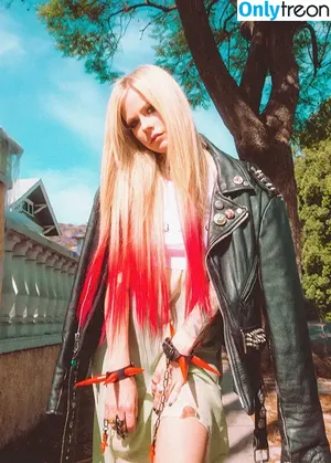 Avril Lavigne / AvrilLavigne nude photo #0146