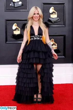 Avril Lavigne / AvrilLavigne nude photo #0153