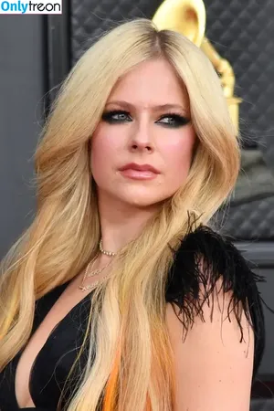 Avril Lavigne / AvrilLavigne nude photo #0159