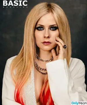 Avril Lavigne / AvrilLavigne nude photo #0162