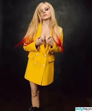 Avril Lavigne / AvrilLavigne nude photo #0163