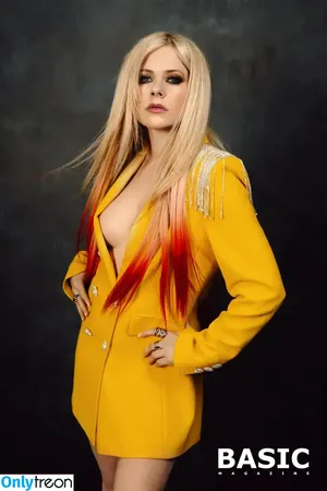Avril Lavigne / AvrilLavigne nude photo #0175