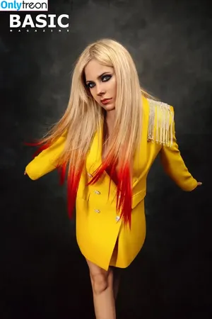 Avril Lavigne / AvrilLavigne nude photo #0177