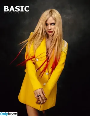 Avril Lavigne / AvrilLavigne nude photo #0178