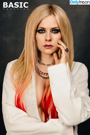 Avril Lavigne / AvrilLavigne nude photo #0179
