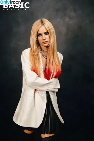 Avril Lavigne / AvrilLavigne nude photo #0180