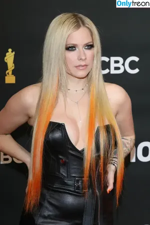 Avril Lavigne / AvrilLavigne nude photo #0194