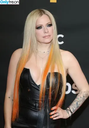 Avril Lavigne / AvrilLavigne nude photo #0196