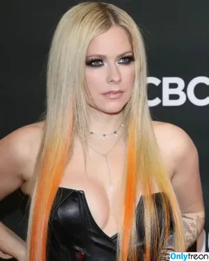 Avril Lavigne / AvrilLavigne nude photo #0200