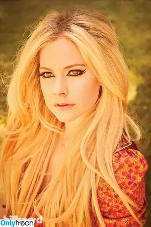 Avril Lavigne / AvrilLavigne nude photo #0211