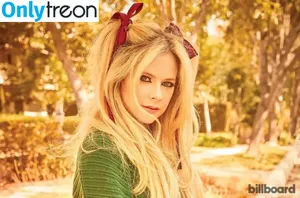 Avril Lavigne / AvrilLavigne nude photo #0216