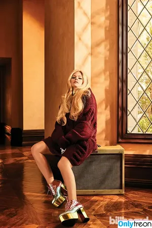 Avril Lavigne / AvrilLavigne nude photo #0217