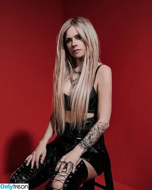 Avril Lavigne / AvrilLavigne nude photo #0226