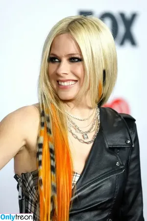 Avril Lavigne / AvrilLavigne nude photo #0227
