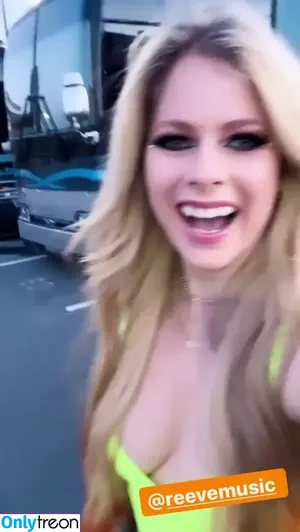 Avril Lavigne / AvrilLavigne nude photo #0240