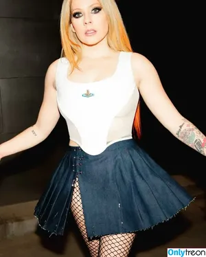 Avril Lavigne / AvrilLavigne nude photo #0260