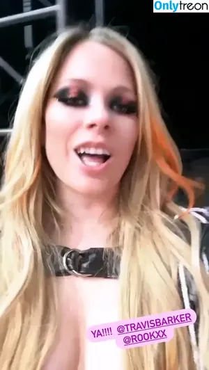 Avril Lavigne / AvrilLavigne nude photo #0268