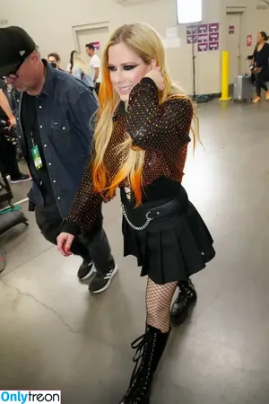 Avril Lavigne / AvrilLavigne nude photo #0339