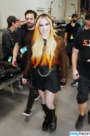 Avril Lavigne / AvrilLavigne nude photo #0345