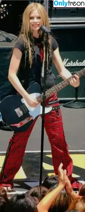 Avril Lavigne / AvrilLavigne nude photo #0351