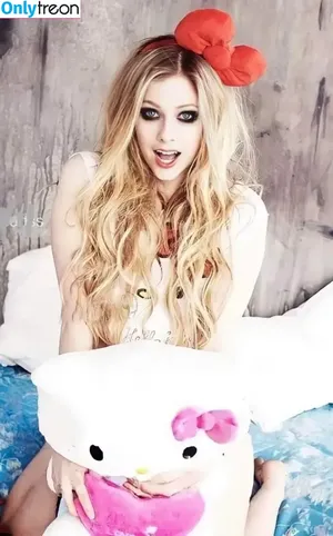 Avril Lavigne / AvrilLavigne nude photo #0352