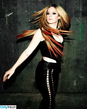 Avril Lavigne / AvrilLavigne nude photo #0361