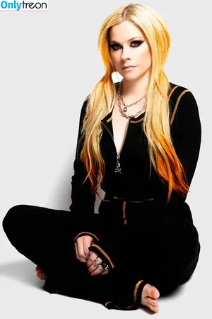 Avril Lavigne / AvrilLavigne nude photo #0370