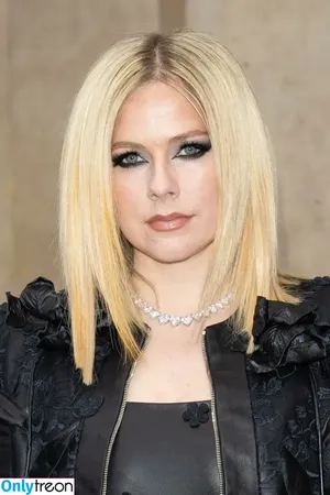Avril Lavigne / AvrilLavigne nude photo #0431