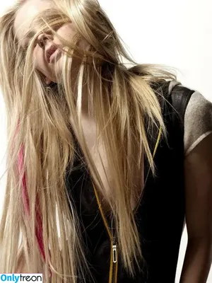 Avril Lavigne / AvrilLavigne nude photo #0448