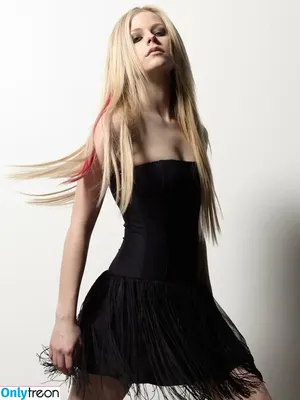 Avril Lavigne / AvrilLavigne nude photo #0455