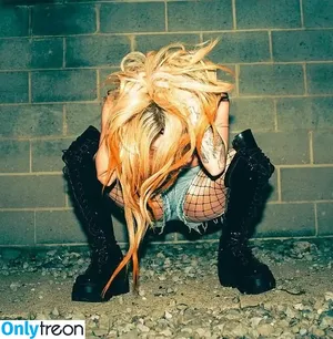 Avril Lavigne / AvrilLavigne nude photo #0491