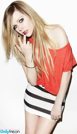 Avril Lavigne / AvrilLavigne nude photo #0526