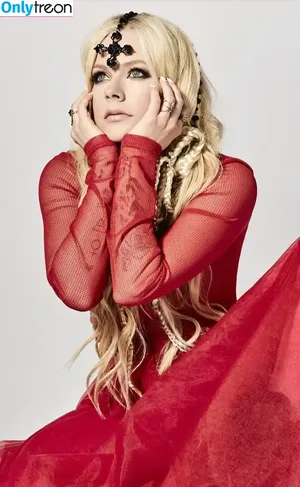 Avril Lavigne / AvrilLavigne nude photo #0582