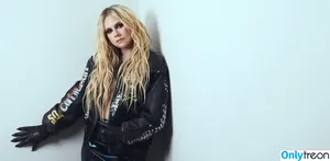 Avril Lavigne / AvrilLavigne nude photo #0600