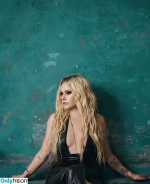 Avril Lavigne / AvrilLavigne nude photo #0601