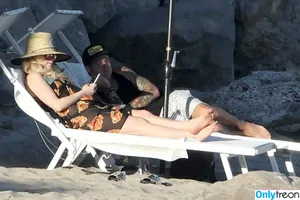Avril Lavigne / AvrilLavigne nude photo #0622