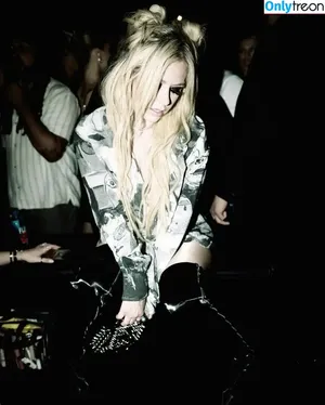 Avril Lavigne / AvrilLavigne nude photo #0624