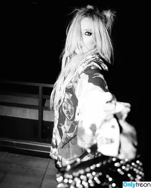 Avril Lavigne / AvrilLavigne nude photo #0626
