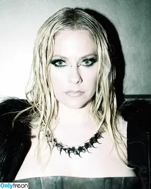 Avril Lavigne / AvrilLavigne nude photo #0642