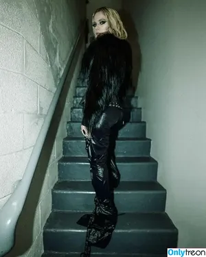 Avril Lavigne / AvrilLavigne nude photo #0643