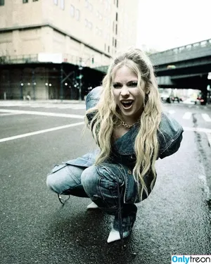 Avril Lavigne / AvrilLavigne nude photo #0655