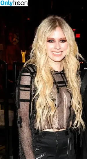 Avril Lavigne / AvrilLavigne nude photo #0673