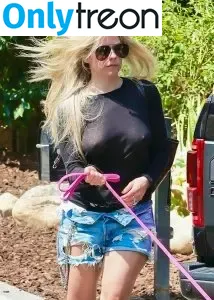 Avril Lavigne nude photo #0006 (AvrilLavigne)